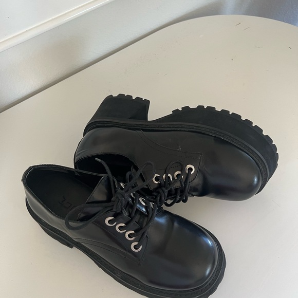 ❌SOLD❌UNIF Excuse Platform Loafers - Picture 8 of 13